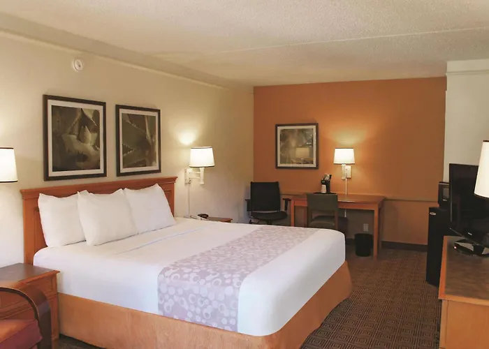 Baymont By Wyndham Houston La Porte