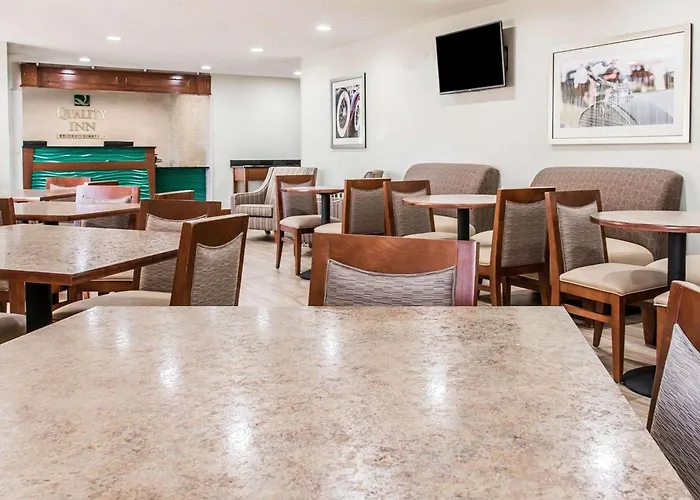 Quality Inn & Suites Warren - Detroit