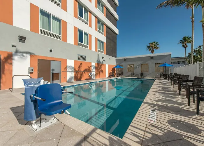 Comfort Suites Fort Lauderdale Airport & Cruise Port Dania Beach