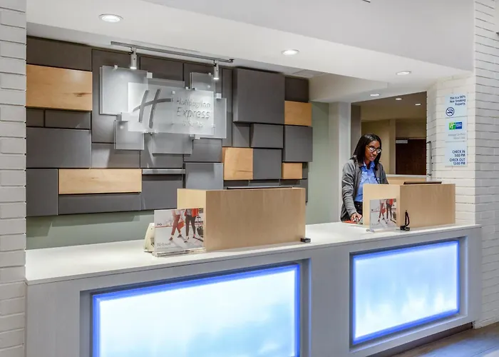 Holiday Inn Express & Suites Chicago-Midway Airport By Ihg Bedford Park
