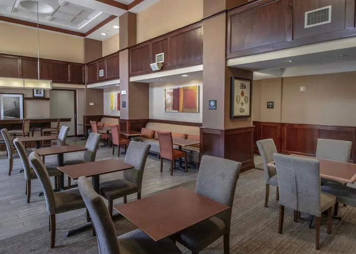 Hampton Inn & Suites Norfolk-Airport