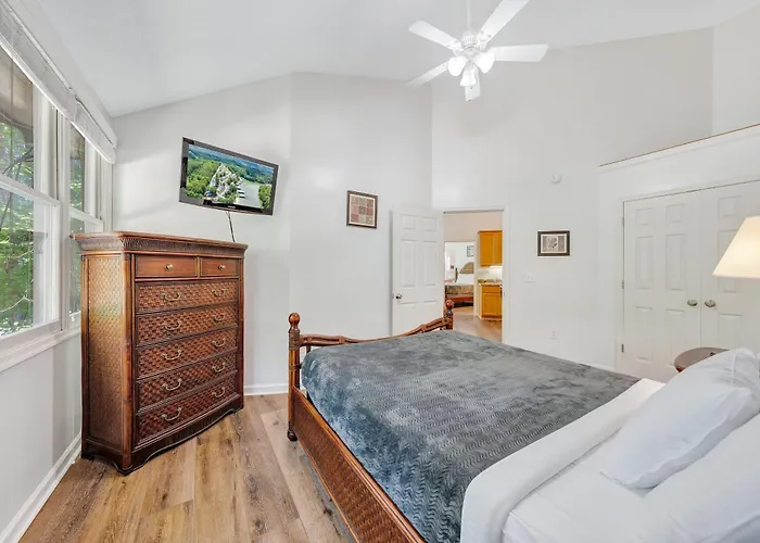Halesford Harbour Resort - Smith Mountain Lake Moneta