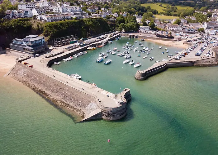 Harbour Stays - The Marine Centre, Saundersfoot Harbour, Sa69 9He